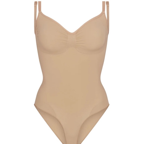 SKIMS Other - SKIMS / SEAMLESS SCULPT BRIEF BODYSUIT, cream clay color.